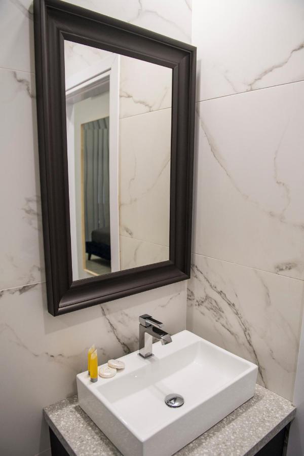 Skin Suites-Luxury Living นิโคเซีย ภายนอก รูปภาพ